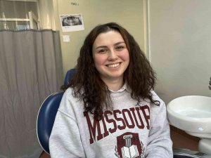 Dolgu Yaptırmak İsterken Çenesinde Bakın Ne Çıktı?