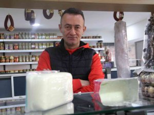 1 Kilo Sütten 1.5 Kilo Kaşar Peyniri Yaptıklarını Sanıp Sağlıklarını Tehlikeye Atıyorlar