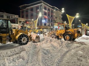 Bingöl Belediyesi Karla Mücadele Çalışmalarına Aralıksız Devam Ediyor