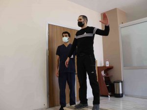 Yedi Yıl Önce Felç Olan Filistinli Gencin Yüzü Eskişehir’de Güldü