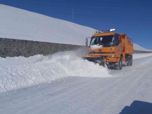 Tunceli’de Kapalı Bulunan 162 Köy Yolunu Açma Çalışmaları Sürüyor