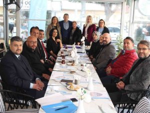 Adana 01 Kadın Futbol Kulübü Yönetimi Tanıtıldı