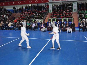 Bin 512 Sporcuya 10 Bin 500 Parça Spor Malzemesi Dağıtıldı