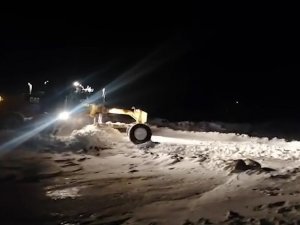 Diyarbakır Büyükşehir Belediyesi Gece Karla Mücadeleye Devam Etti