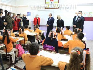 Zonguldak’ta Öğrencilerin İlk Karne Sevinci