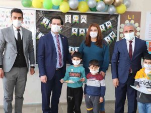 Vali Yardımcısı Kasımoğlu, Karne Sevincine Ortak Oldu