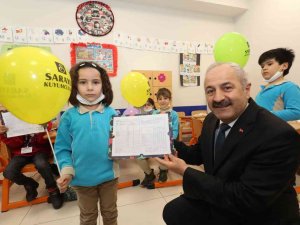 Başkan Büyükgöz, Öğrencilere Karnelerini Dağıttı