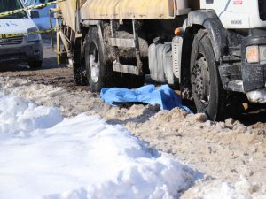Karda Kayarak Kamyonun Altına Giren Kadın Feci Şekilde Öldü