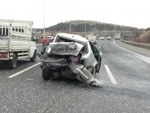 Sürücüsü Kalp Krizi Geçiren Araç Otomobille Çarpıştı: 2 Yaralı