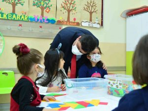 Öğretmen Başkan Öğrencilerin Karne Sevincini Paylaştı