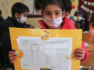 Bitlis’te Öğrencilerin Karne Heyecanı