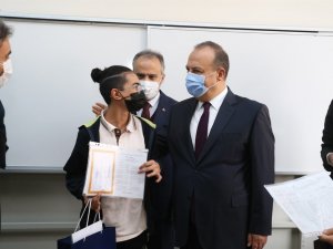 Bursa’da 2021-2022 Eğitim Öğretim Yılının 1. Dönemi Karne Töreniyle Sona Erdi