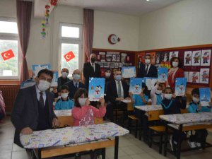 Ayvalık’ta Yarı Yıl Tatilinde Öğrencilerin Karne Heyecanı