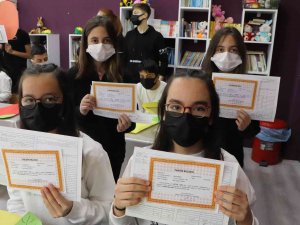 21 İkiz Öğrencinin Karne Heyecanı