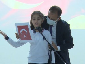 Karne Töreninde Okuduğu Şiiri Unutan Öğrenciyi Milli Eğitim Müdürü Desteği