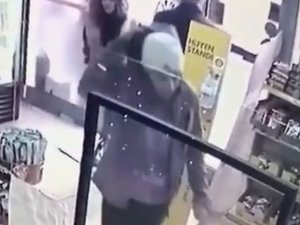 Yerde Buldukları Kartla Pişkin Pişkin Alışveriş Yapan Şahısları Sosyal Medya Ele Verdi