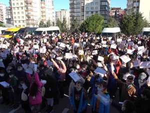 Öğrenciler Hep Bir Ağızdan ’Bilmem Mi’ Şarkısını Söyledi, Sefo’yu Okullarına Davet Etti