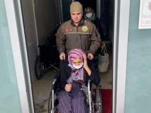 Evinin Yolu Kar Nedeniyle Kapanan Yaşlı Kadının Yardımına Orman Ekipleri Koştu