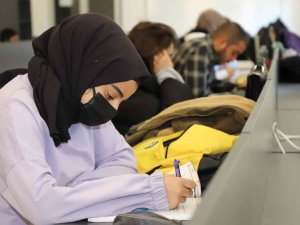 Öğrenciler Karaköprü’de Sıcak Ortamda Ders Çalışıyor