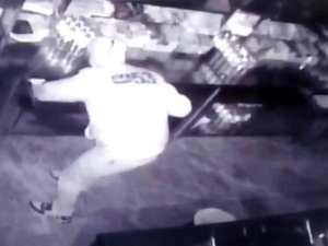 Hırsızlık Şüphelileri Önce Kameraya Sonra Polise Yakalandı