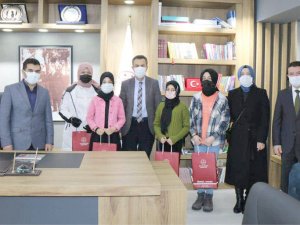 Madalya Kazanan Öğrencilerden Aslan’a Ziyaret