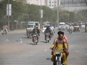 Pakistan’da Şiddetli Rüzgarda Duvar Çöktü: 5 Ölü