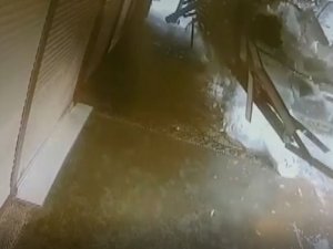 Kar Kütlesinin Altında Kalmaktan Saniyelerle Kurtuldular