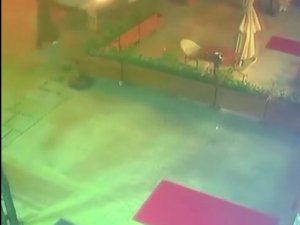 Maltepe’de Hafif Ticari Araç Kaldırımda Bekleyen 14 Yaşındaki Kızı Ezdi