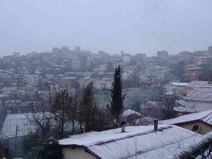 İ̇stanbul Anadolu Yakası’nda Kar Yağışı Etkili Oluyor