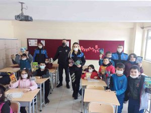 Afetzede Öğrencilere Okuma Kitabı Hediye Edildi