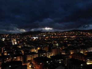 Kar Öncesi Şehir Kara Bulutlara Teslim Oldu