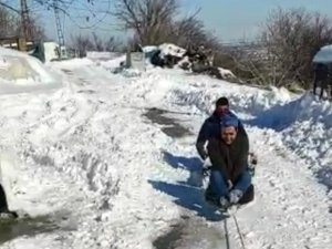 Malatya’da Traktör Arkasında Karda Sörf