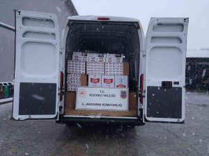 Jandarmadan 175 Bin Tl Değerinde Kaçak Makaron Taşıyan Araca Operasyon