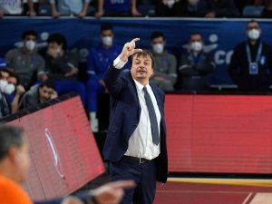 Thy Avrupa Ligi: Anadolu Efes: 82 - Panathinaikos: 81
