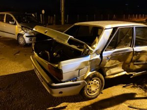 Antalya’da Trafik Kazası: 3 Yaralı