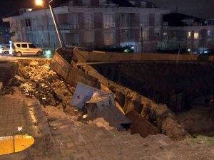 Büyükçekmece’de İstinat Duvarı Çöktü