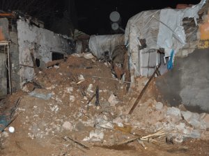 Yangında Ev Çöktü: 1 Ağır Yaralı