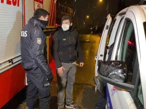 Üsküdar’da 2 Kişi Isınmak İçin Girdikleri Evin Çatısını Yaktı