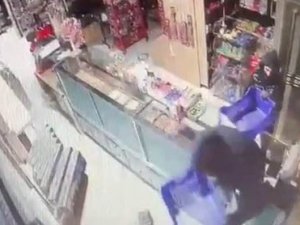 Bursa’da Kuruyemişçiye Giren Hırsızlar, 30 Bin Liralık Sigarayı Çalıp Kayıplara Karıştı