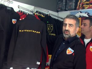 Gol Atan Futbolcunun Forması Store’da