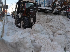 Hakkari’de 52 Yerleşim Yerinin Yolu Ulaşıma Kapandı