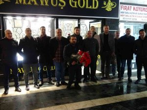 Kuyumcular Odası Başkan Adayı Türkan, Esnafa Karanfil Dağıttı