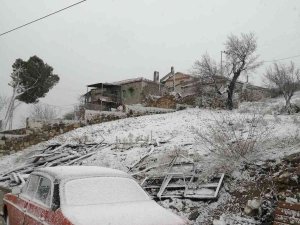 Aliağa’ya Yılın İlk Karı Düştü
