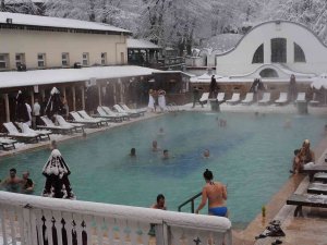 Eksi 3 Derecede Termal Havuz Keyfi