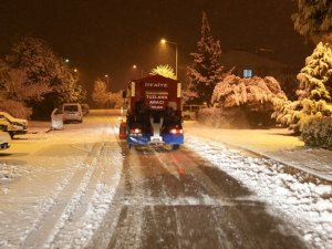 Yalova Belediyesi Kar Küreme Ve Tuzlama Çalışmalarını Sürdürüyor