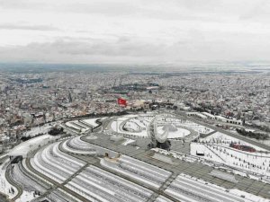 Şehrin Merkezine Yağan Kar Drone İle Görüntülendi