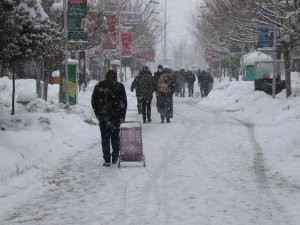 Bolu Kent Merkezinde Kar Yağışı Etkili Oluyor