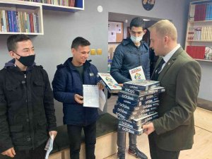 Ülkü Ocakları’ndan Öğrencilere Karne Hediyesi