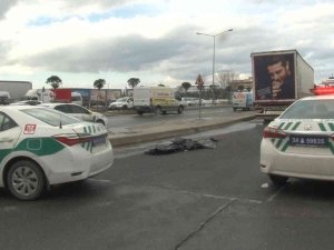 Esenyurt’ta Feci Kaza Kamerada: Yolun Karşısına Geçmeye Çalışırken Tırın Altında Kaldı