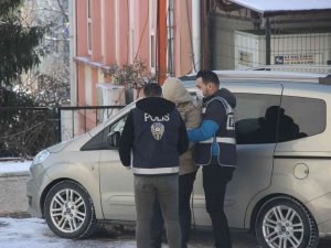 Önce Yere Vurdu Sonra Boğarak Öldürdü